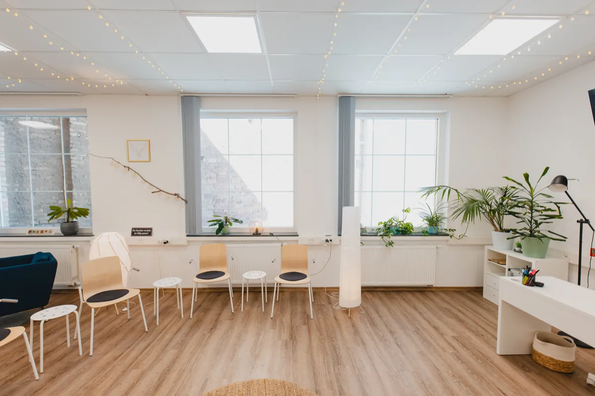 Heller Seminarraum der Praxis Richtungswechsler in Karlsruhe